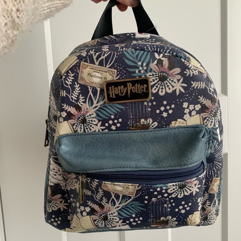 Licensed Harry Potter Hedwig Floral Toss Print Mini Backpack